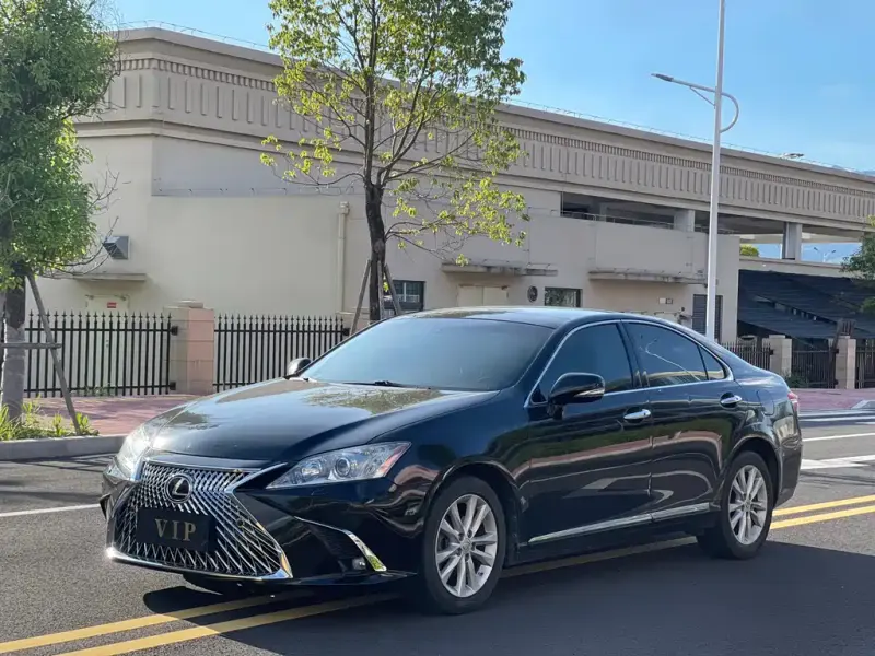 Lexus ES, 2011