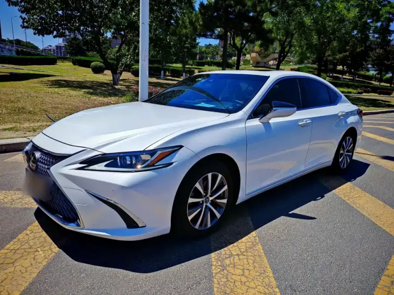 Lexus ES, 2019