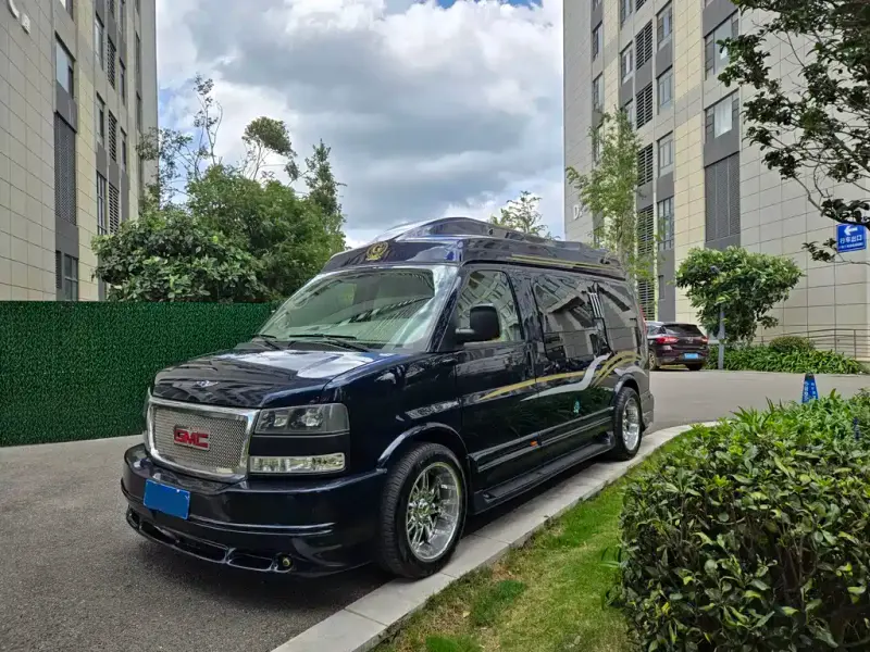 GMC Savana, 2013