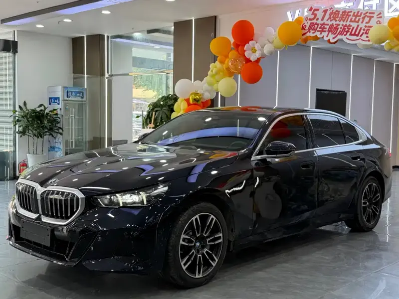 BMW 5 Series, 2025