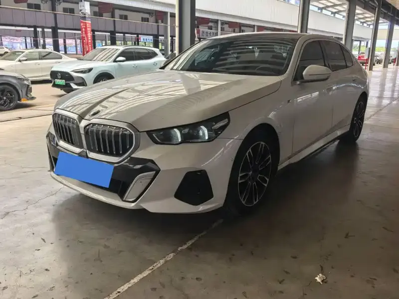 BMW 5 Series, 2025