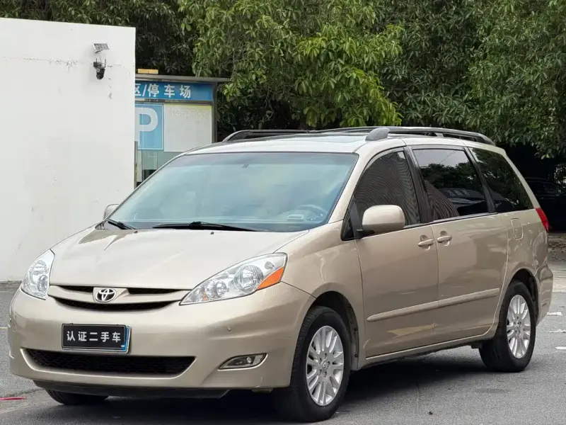 Toyota Sienna, 2009