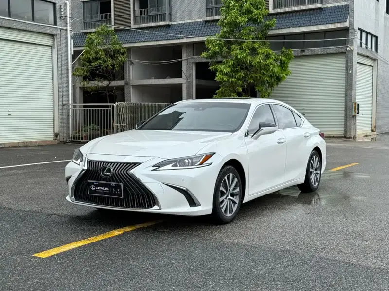 Lexus ES, 2020
