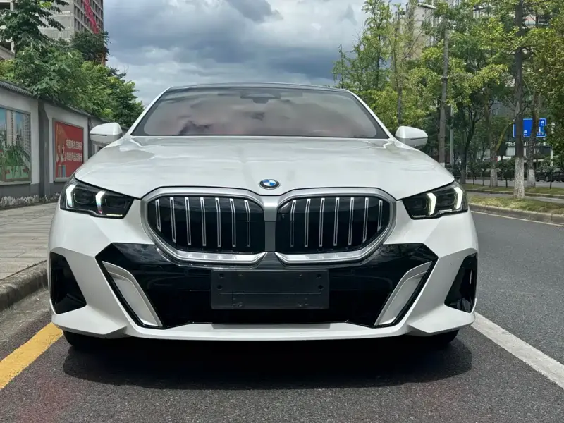 BMW 5 Series, 2025