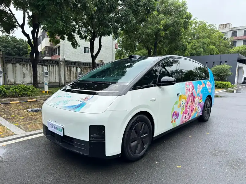 Li Auto Li MEGA, 2025