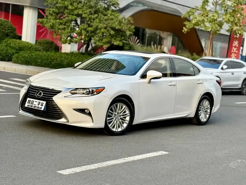 Lexus ES, 2016