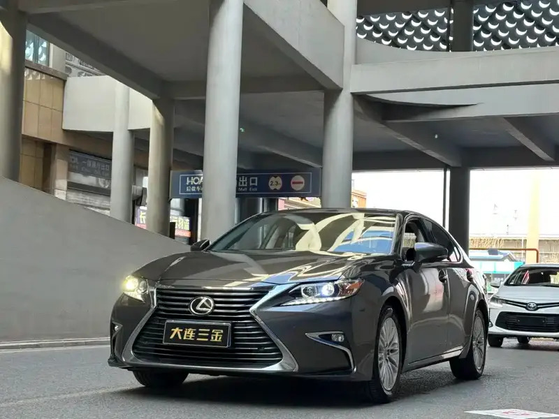 Lexus ES, 2018 — фото 1