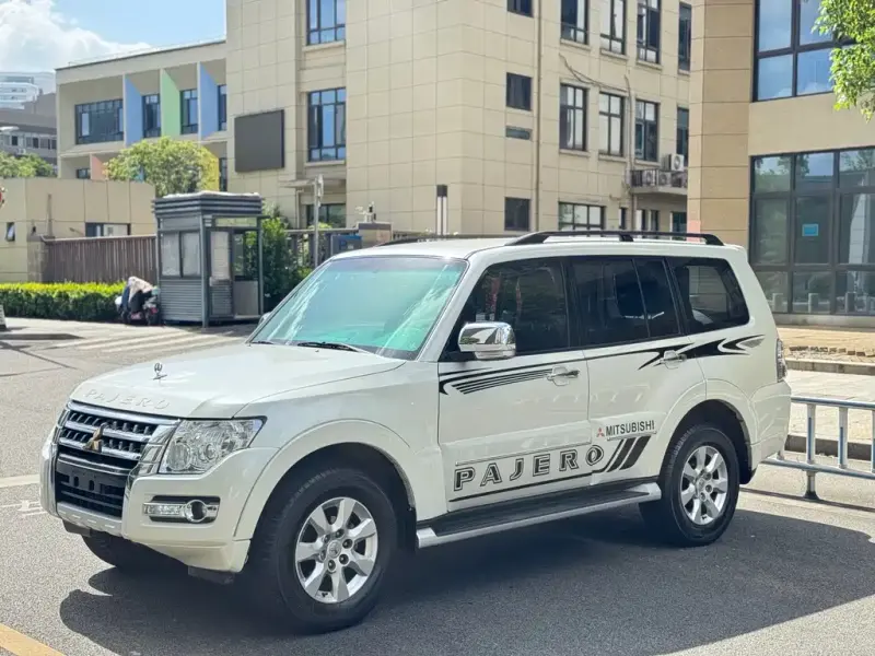 Mitsubishi Pajero (Import), 2020