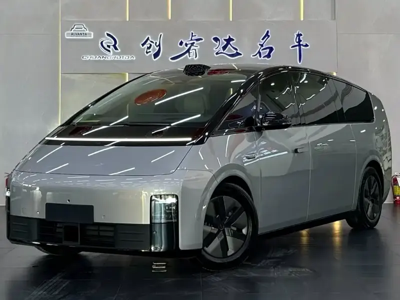 Li Auto Li MEGA, 2025