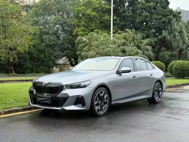 BMW 5 Series, 2025
