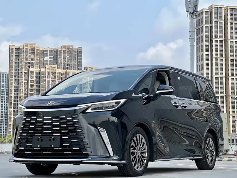 Lexus LM, 2025