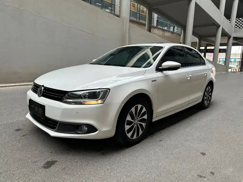 Volkswagen Sagitar, 2015