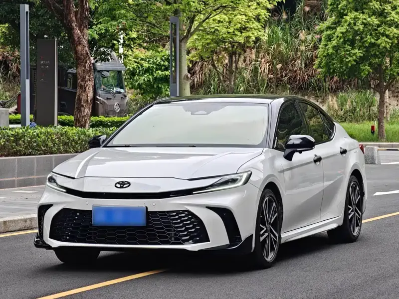 Toyota Camry, 2025 — фото 1