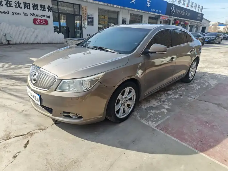 Buick LaCrosse, 2011