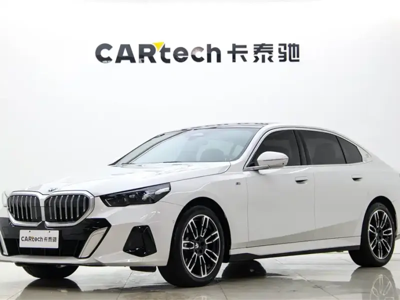 BMW 5 Series, 2024