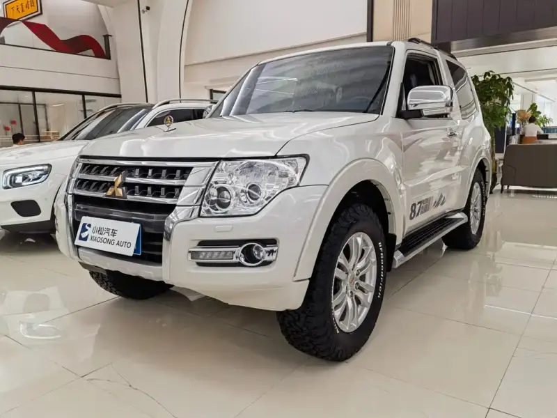 Mitsubishi Pajero (Import), 2019