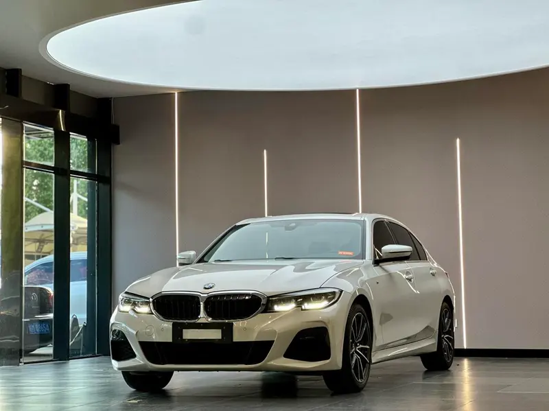BMW 3-Series, 2022