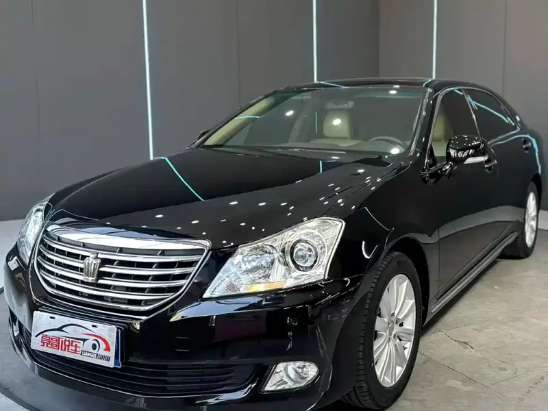 Toyota Crown, 2012
