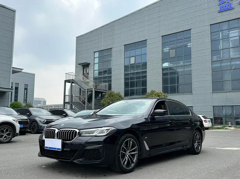 BMW 5-Series, 2022