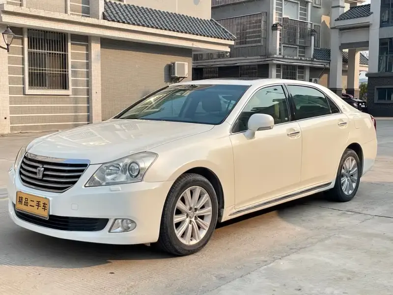Toyota Crown, 2010
