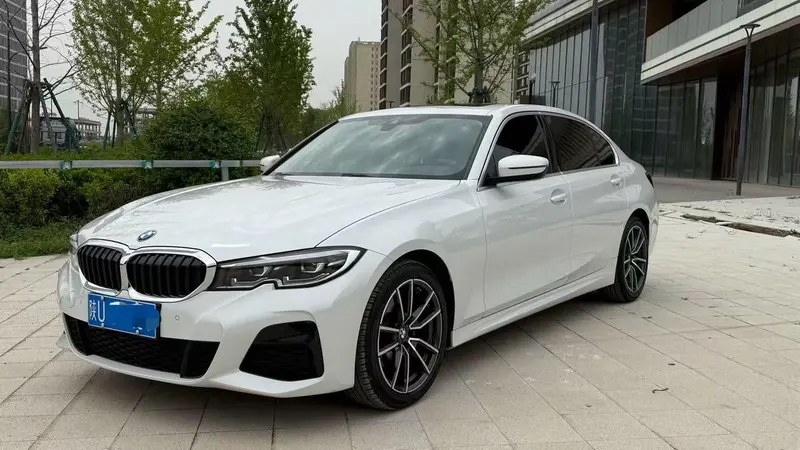 BMW 3-Series, 2022