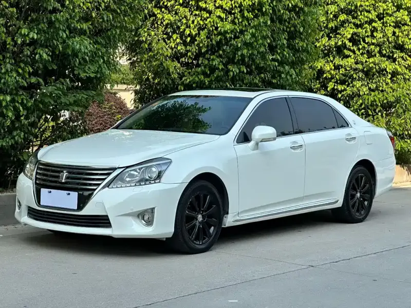 Toyota Crown, 2014