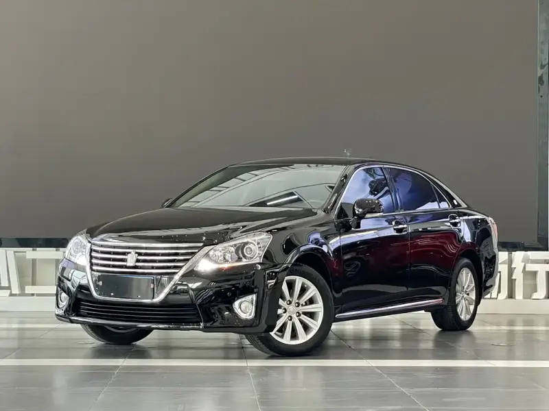 Toyota Crown, 2015