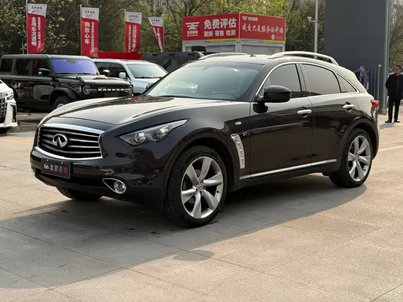 Infiniti QX70, 2015