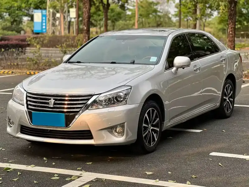Toyota Crown, 2015