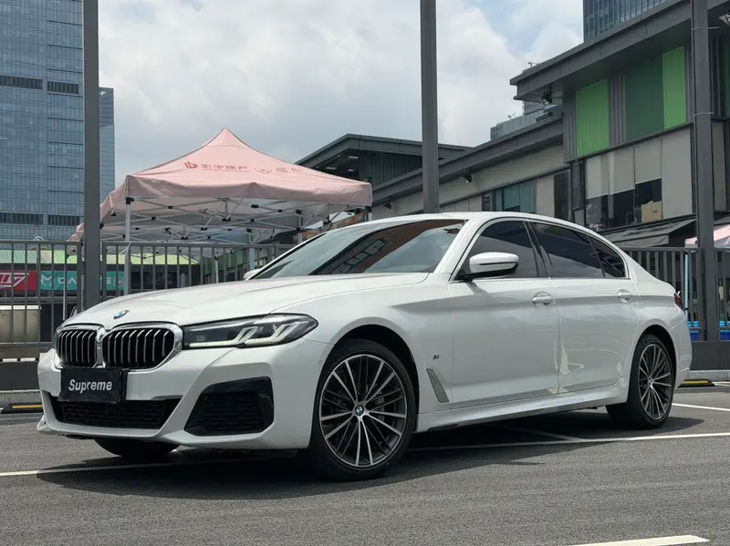 BMW 5-Series, 2023