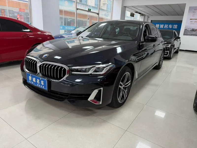BMW 5-Series, 2022