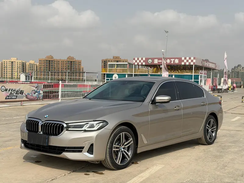 BMW 5-Series, 2022