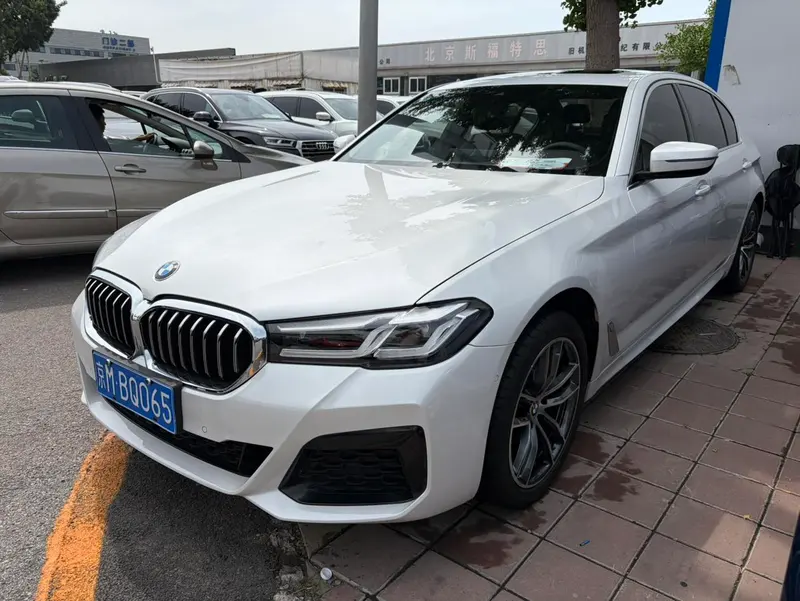 BMW 5-Series, 2022