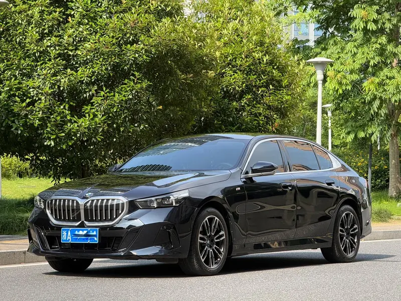 BMW 5-Series, 2025