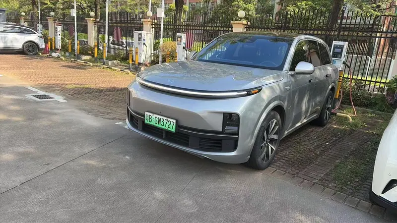 Li Auto L8, 2023