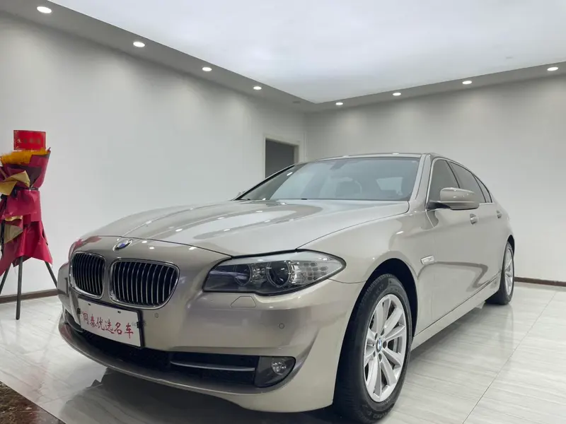 BMW 5-Series (Import) 520i Version, 2013 — фото 1