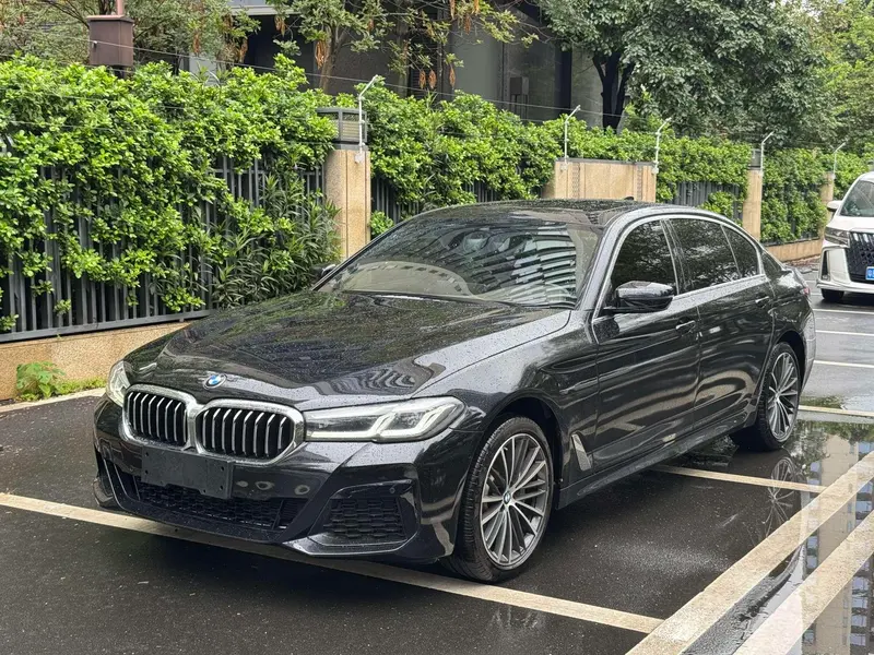 BMW 5-Series, 2022