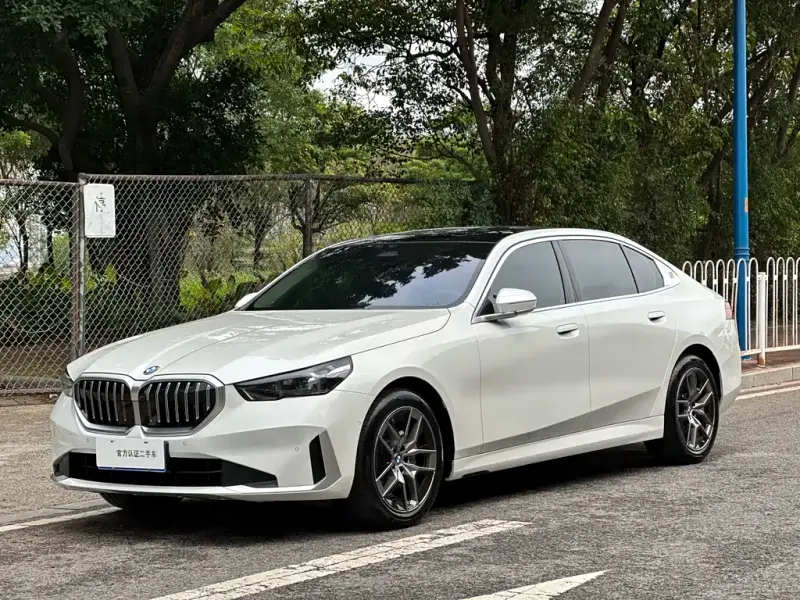 BMW 5 Series, 2025