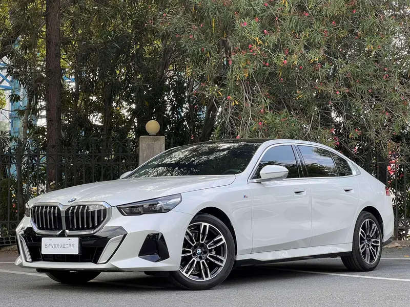 BMW 5-Series, 2025