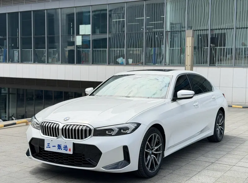 BMW 3-Series, 2023