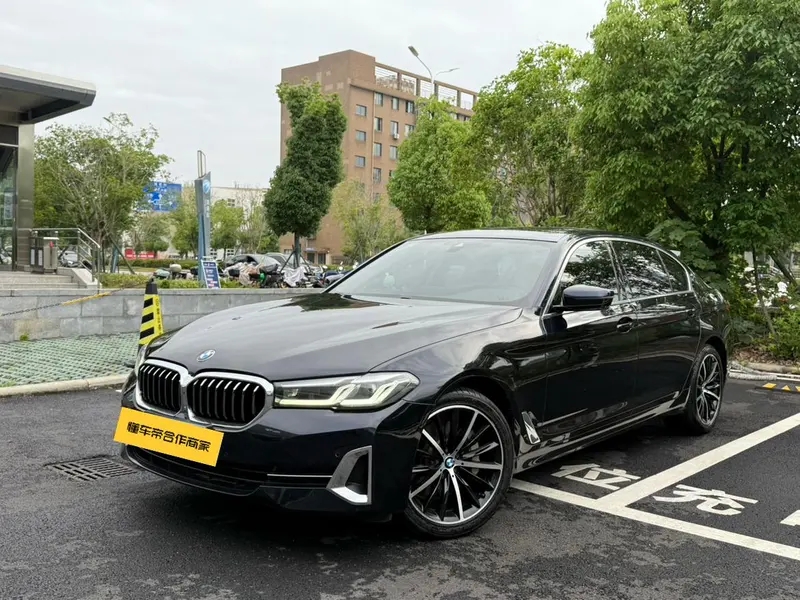 BMW 5-Series, 2022