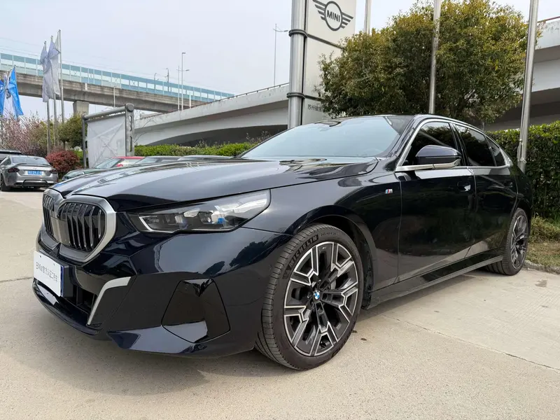 BMW 5-Series, 2025