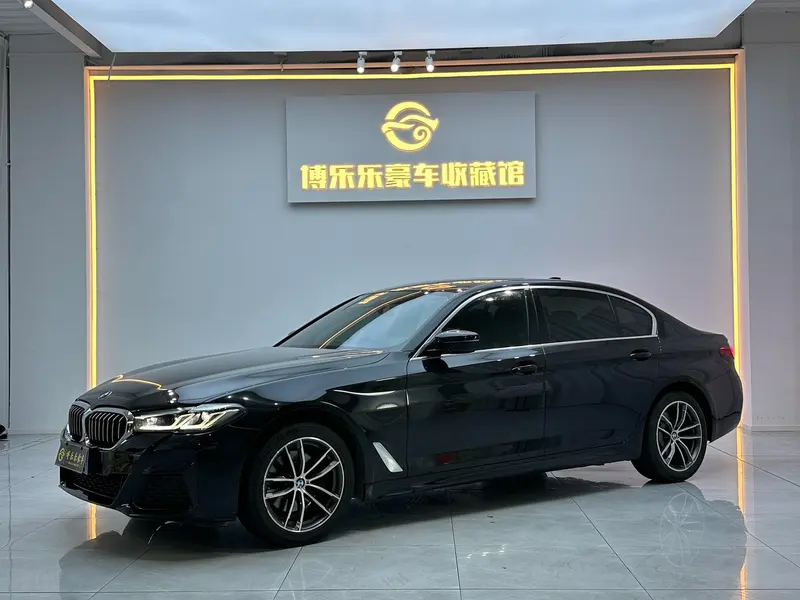 BMW 5-Series, 2022