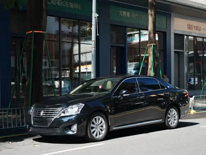 Toyota Crown, 2013