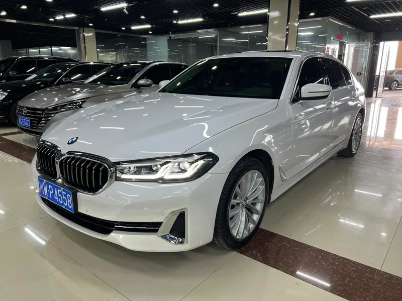 BMW 5-Series, 2022