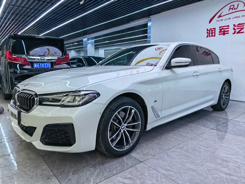 BMW 5-Series, 2022