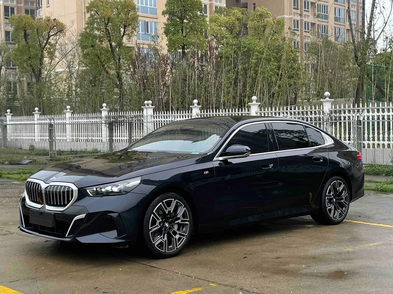 BMW 5-Series, 2025