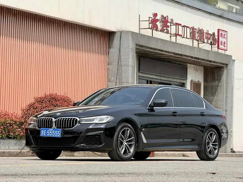 BMW 5-Series, 2022
