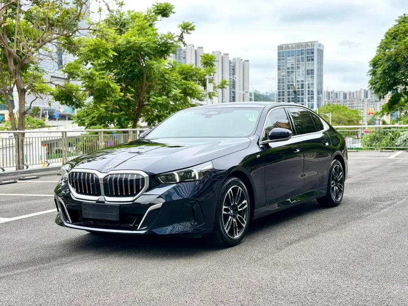 BMW 5-Series, 2025
