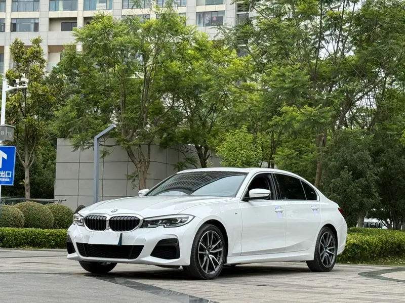 BMW 3-Series, 2022